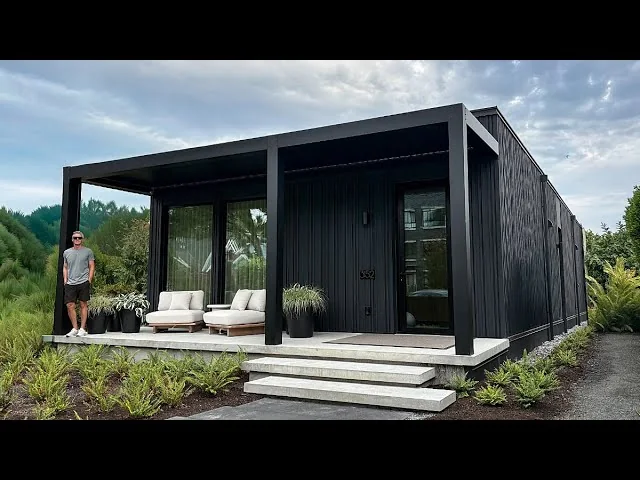 Medium Bungalow, tour by Kerry Tarnow
